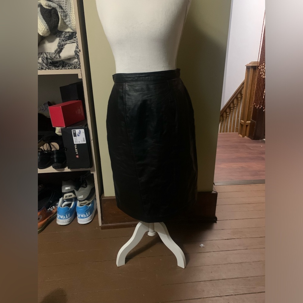 VINTAGE LEATHER SKIRT! - Picture 6 of 6